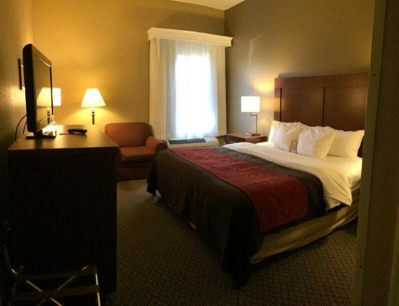 Comfort Inn & Suites Christiansburg I-81 Экстерьер фото